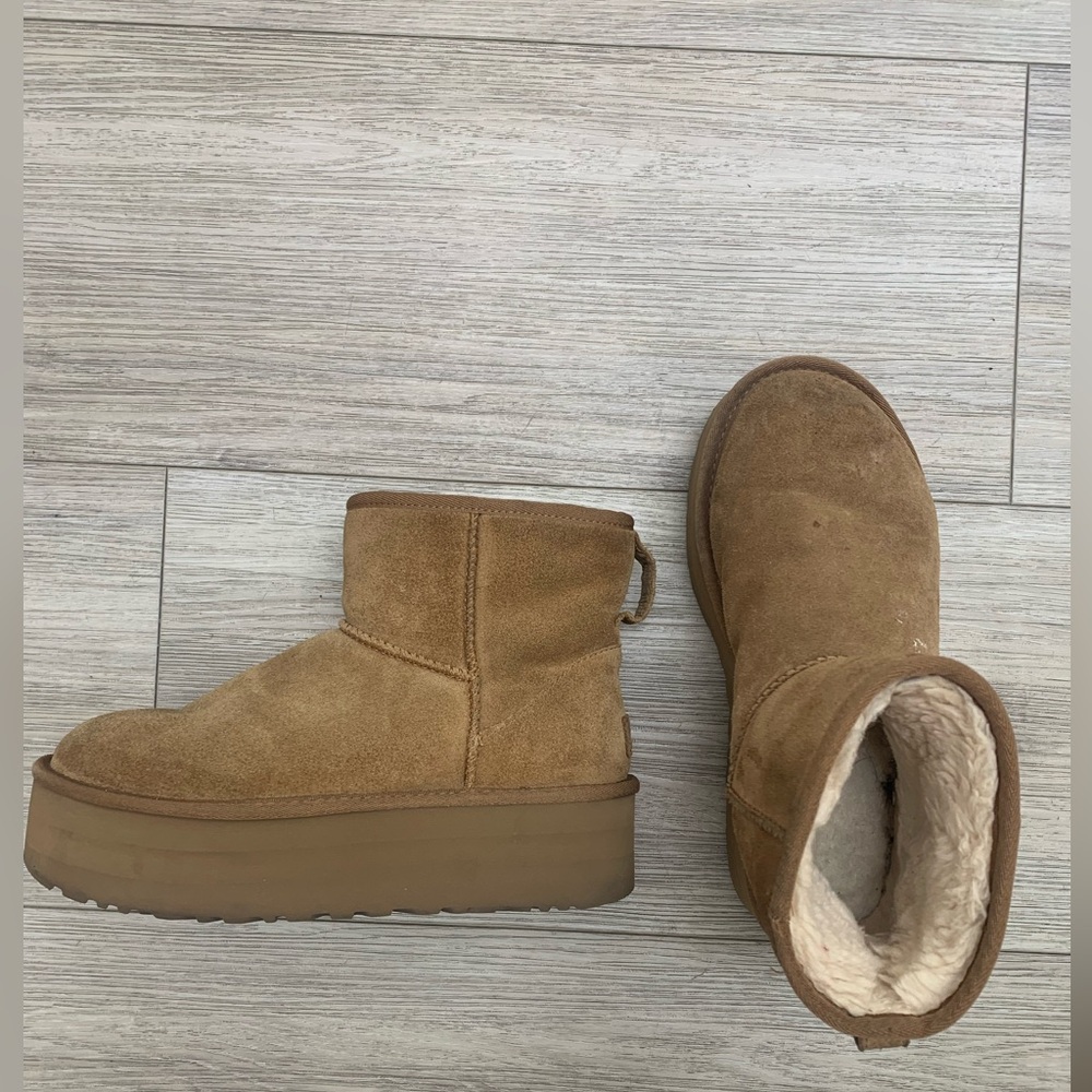 UGG Women Classic platform boot